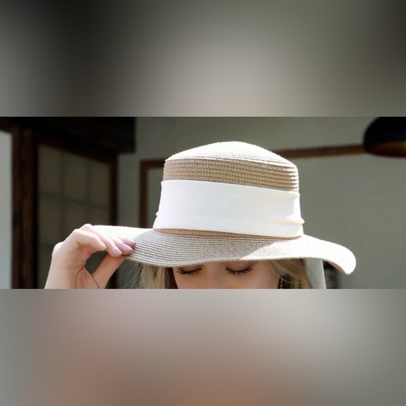 Elegant Tan and White Women's Sun Hat - Picture 2 of 3